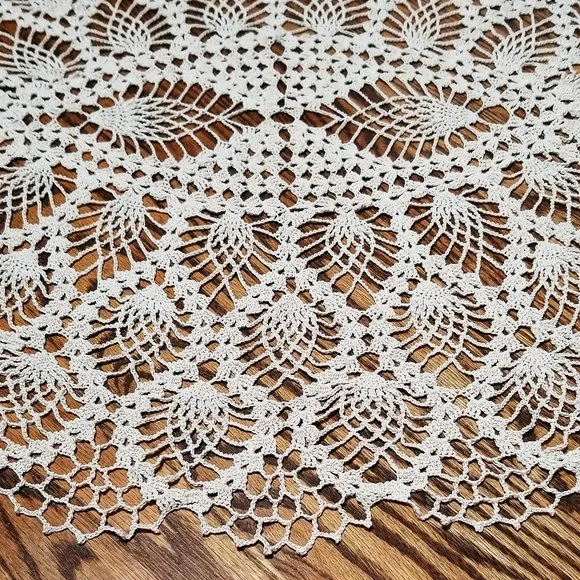 Vintage Style New Hand Crafted 34"x25" Natural Pineapple Doily - Picture 4 of 4